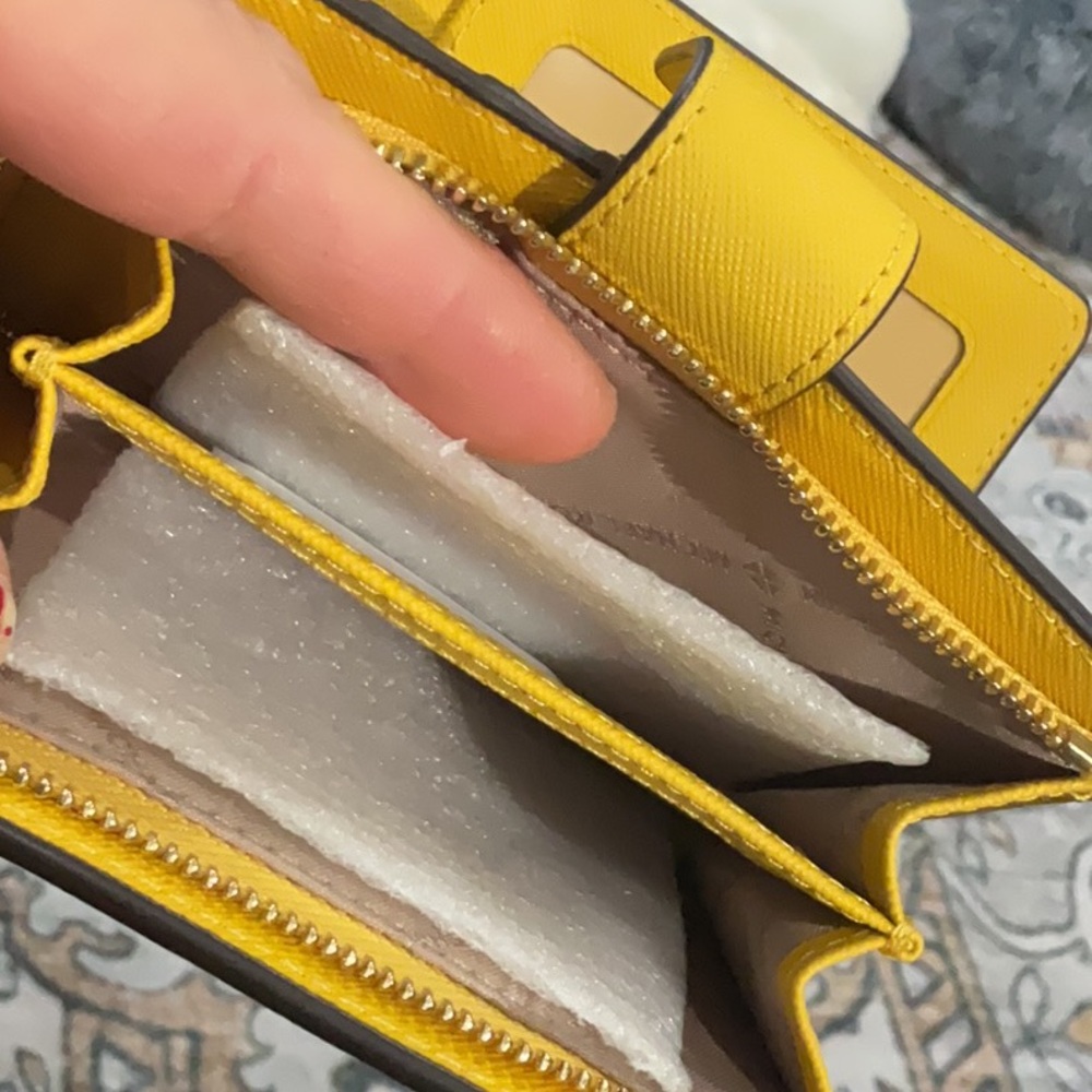 Michael Kors Yellow Gold Wallet NWT - Picture 10 of 13